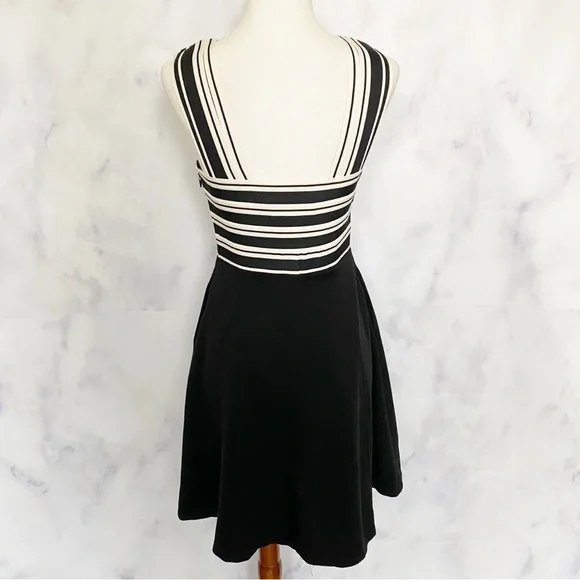 Maeve by Anthropologie Crosswire Fit & Flare Bandage Dress | Size 2 - Picture 4 of 6